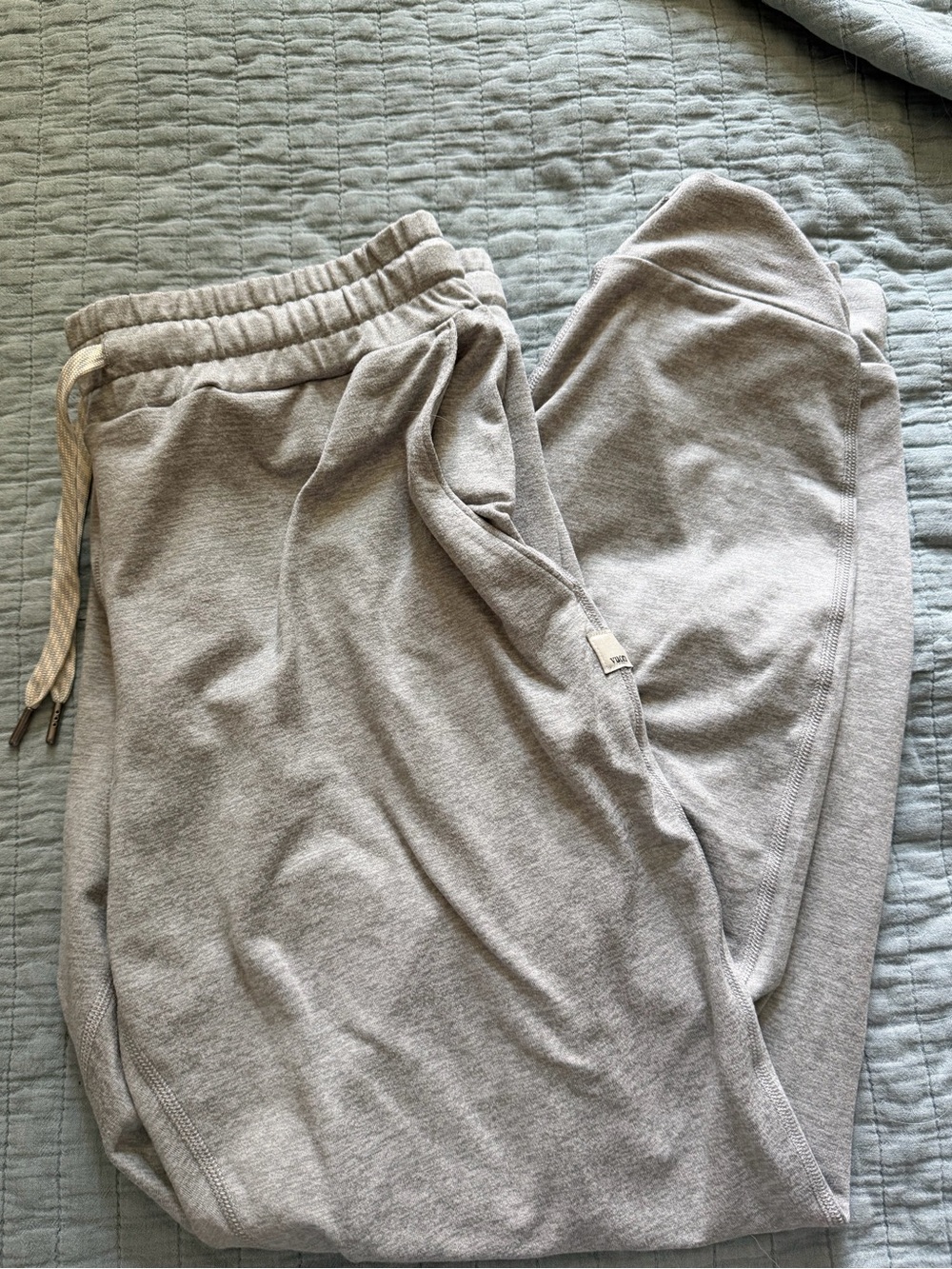 Vuori Cropped Joggers